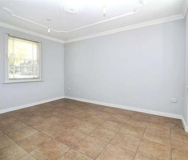 The Chase, Upminster, RM14 - Photo 5