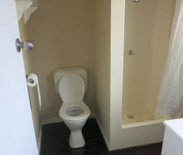 Cosy One-Bedroom Cottage living - Photo 3