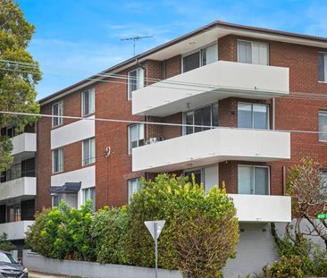 Stylishly Renovated Two Bedroom Coastal Retreat - Photo 1