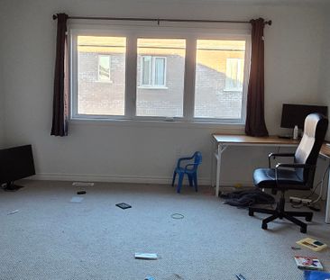 For Lease - 42 West Oak Trail, Barrie, Ontario - Photo 2