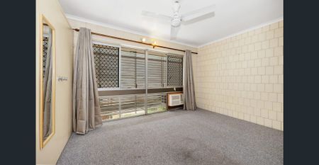 "PARKWOOD" TOWNHOUSE - CENTRAL LOCATION - Photo 3