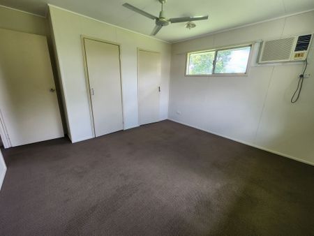 Break Lease 3-Bedroom Rental Home in Dysart 4745 QLD - Photo 4