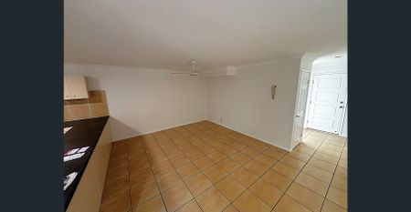 Freshly Renovated Townhouse - Photo 5