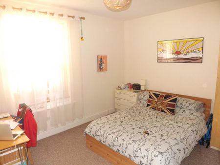 4 bedroom terraced house to rent - Photo 5