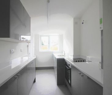 2 bedroom semi-detached house to rent - Photo 5