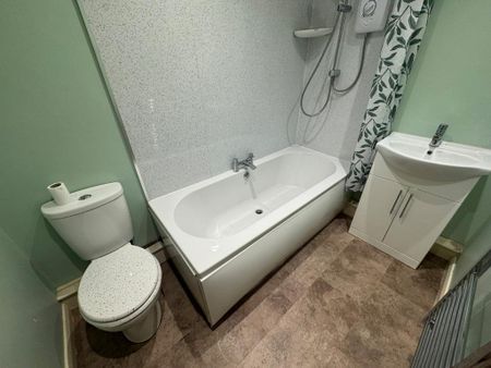 2 bedroom flat to rent - Photo 5