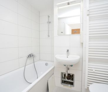 Balkon / Aufzug / Zentrale Lage - Photo 2