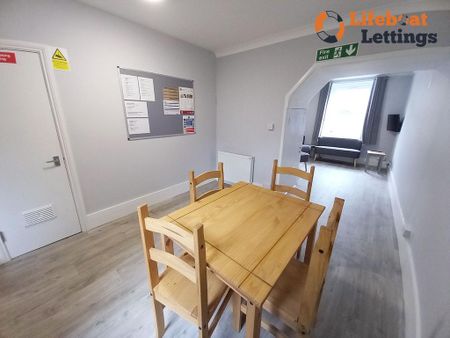 1 bedroom in a house share to rent - Photo 2