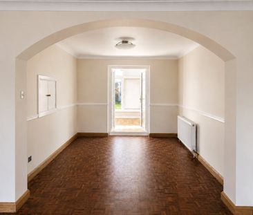 Spencer Close, Epsom, Surrey, KT18 6HR - Photo 1