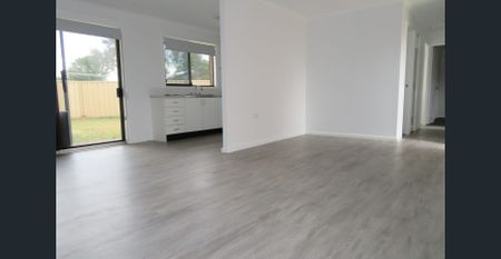 RENOVATED 2 BEDOOM APARTMENT! - Photo 2