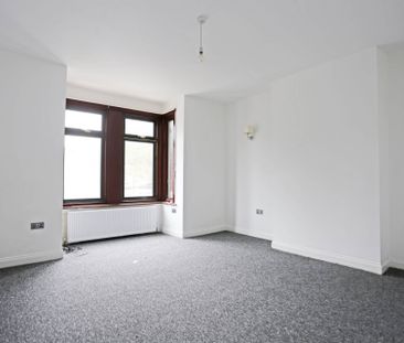 Price £2,500 pcm - Available Now - Part Furnished - Photo 4