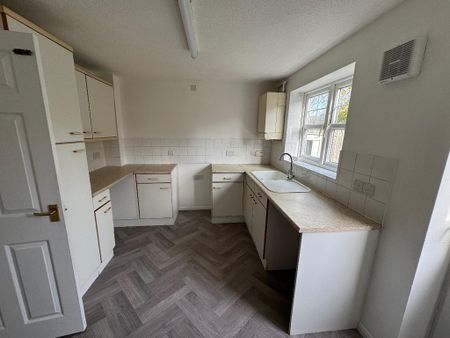2 bedroom terraced house to rent - Photo 4