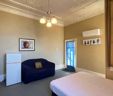 Fully self contained & furnished unit - Photo 4