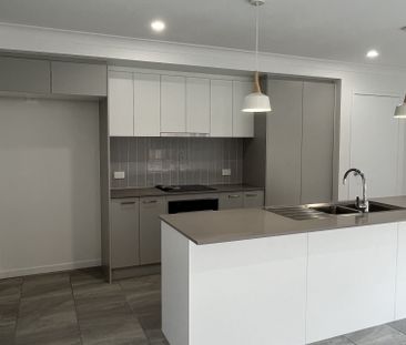 Prime Location, Brand New Duplex with Solar! - Photo 4