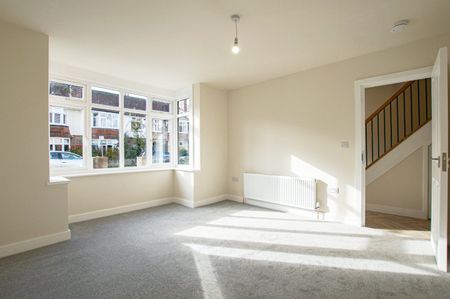 Immaculately refurbished three-bedroom home near Chichester city centre, offering generous space, comfort and a welcoming family feel - Photo 2