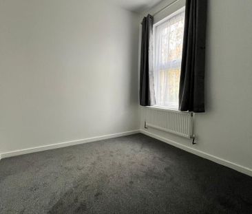 4 bedroom semi-detached house to rent - Photo 6