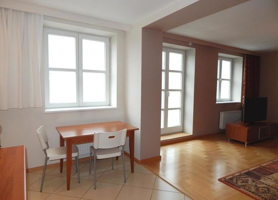 Atrakcyjny 2-pokojowy apartament na Starówce - Zdjęcie 1