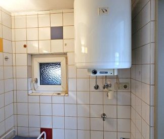 DACHGESCHOSSWOHNUNG - IDEAL FÜR STUDENTEN ODER PENDLER - Photo 4