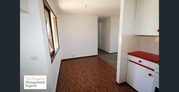 Three Bedroom Home In Great Location! - Photo 1