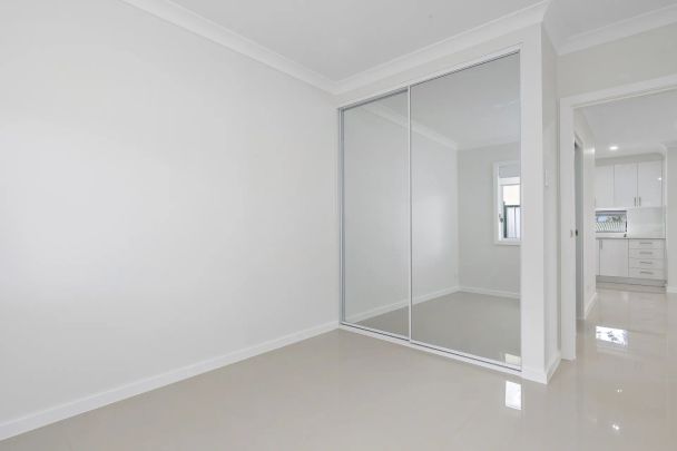 CENTRAL, PRIVATE LIVING - 2 BEDROOM GRANNY FLAT - Photo 1