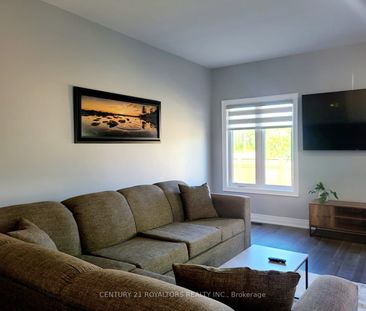 Detached Home For Lease | X8058218 - Photo 3