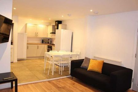 Bedroom Detached House In Winton, BH9 - Photo 4