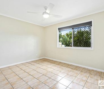 Neat & Tidy home with a Big Flat Backyard - Photo 4