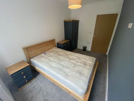 3 bedroom flat to rent - Photo 3