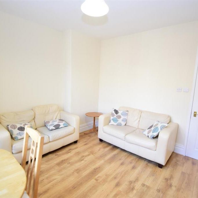 3 bedroom flat to rent - Photo 1