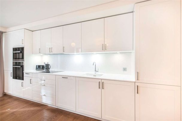 Exceptional two bedroom apartment situated on the first floor with access to facilities and concierge of the Soho Hotel. - Photo 1