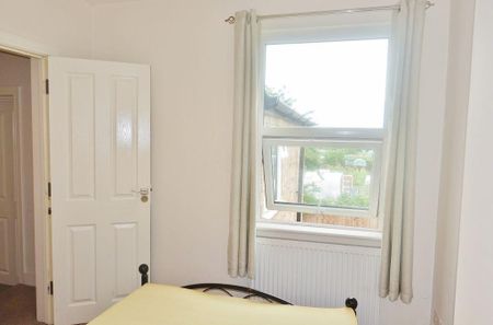 1 bedroom in a house share to rent - Photo 4