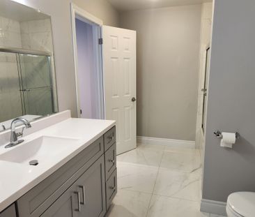 For Lease - 7 Poplar Crescent, Aurora, Ontario - Photo 1