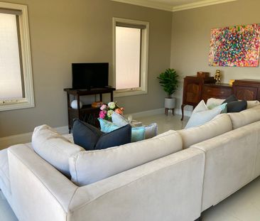 Lovely 2 Bedroom Townhouse In The Perfect Location - Photo 2