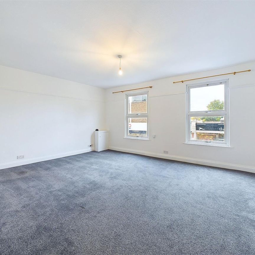 Broad Street, Teddington, TW11 - Photo 1