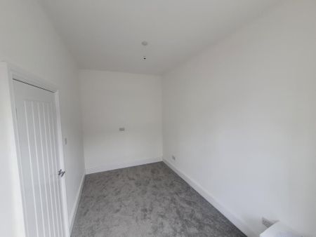 4 bedroom terraced house to rent - Photo 2