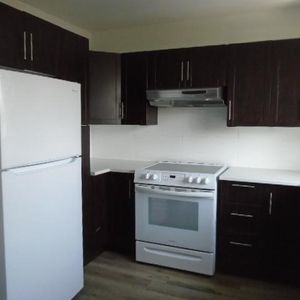 6 ½ rue Notre Dame Laval 5 électros Inclus LIBRE - Photo 2