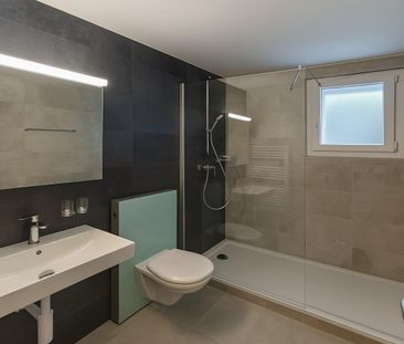 Magnifique appartement entièrement rénové de 4.5 pièces avec balcon - Photo 3