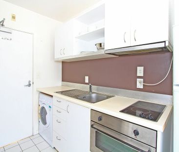 Top Floor studio with stunning sunset views - Photo 4