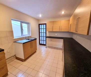 3 bedroom terraced house to rent - Photo 3