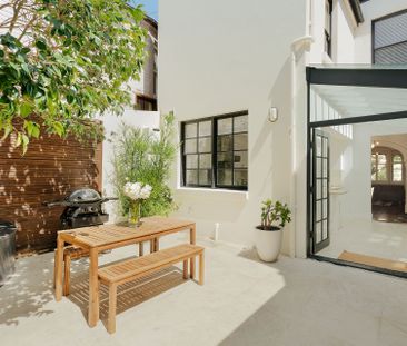 Luxuriously Elegant Victorian Terrace - Photo 2