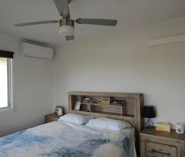 Elavated Home in West Gladstone - Photo 4