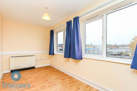 References Pending - 1 bed Apartment - Photo 3