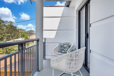 Stunning Spacious Coastal Home - Photo 3