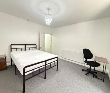 4 bedroom terraced house to rent - Photo 2