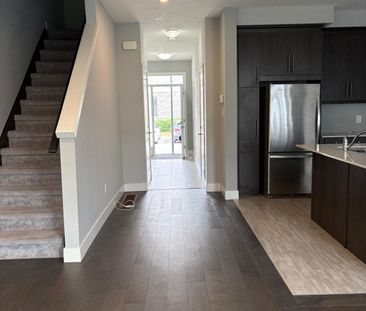 For Lease - 2070 Meadowgate Boulevard Unit# 60, London South, Ontario - Photo 6