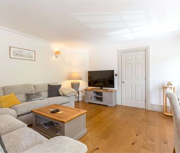Contemporary two bedroom apartment close to The Pantiles and mainli... - Photo 4