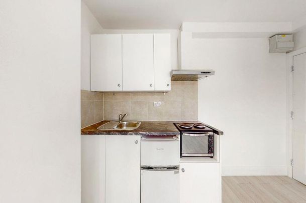 Studio to rent - Photo 1