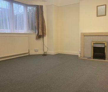 4 Bed Semi-Detached House, Garrick Avenue, NW11 - Photo 2