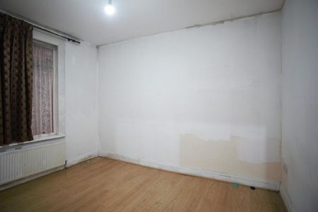 5 bedroom semi-detached house to rent - Photo 2