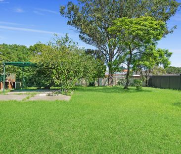 Spacious family home with large backyard - Photo 3